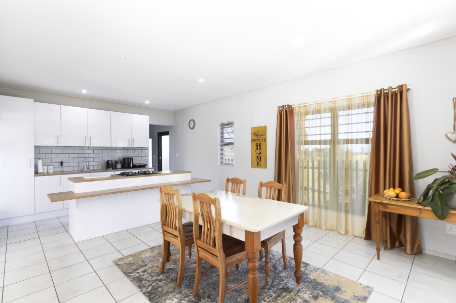 6 Bedroom Property for Sale in Sir Lowrys Pass Village Western Cape
